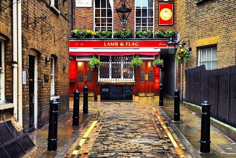 L’Inklings Group salva dalla chiusura il pub di Oxford che ha ospitato Tolkien e gli Inklings